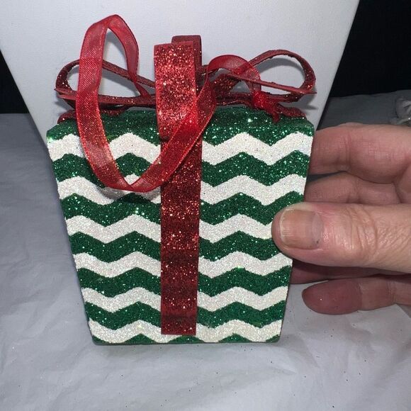 Pier‎ One Wooden Super Sparkle Present Ornament - Picture 9 of 9